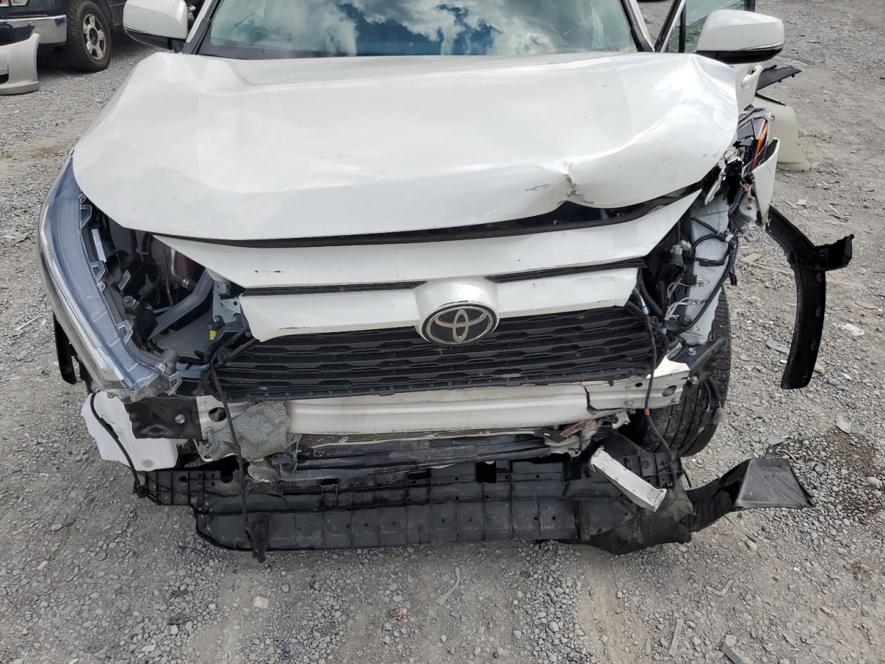 2022 TOYOTA RAV4 XLE PREMIUM VIN:2T3A1RFV2NW261979