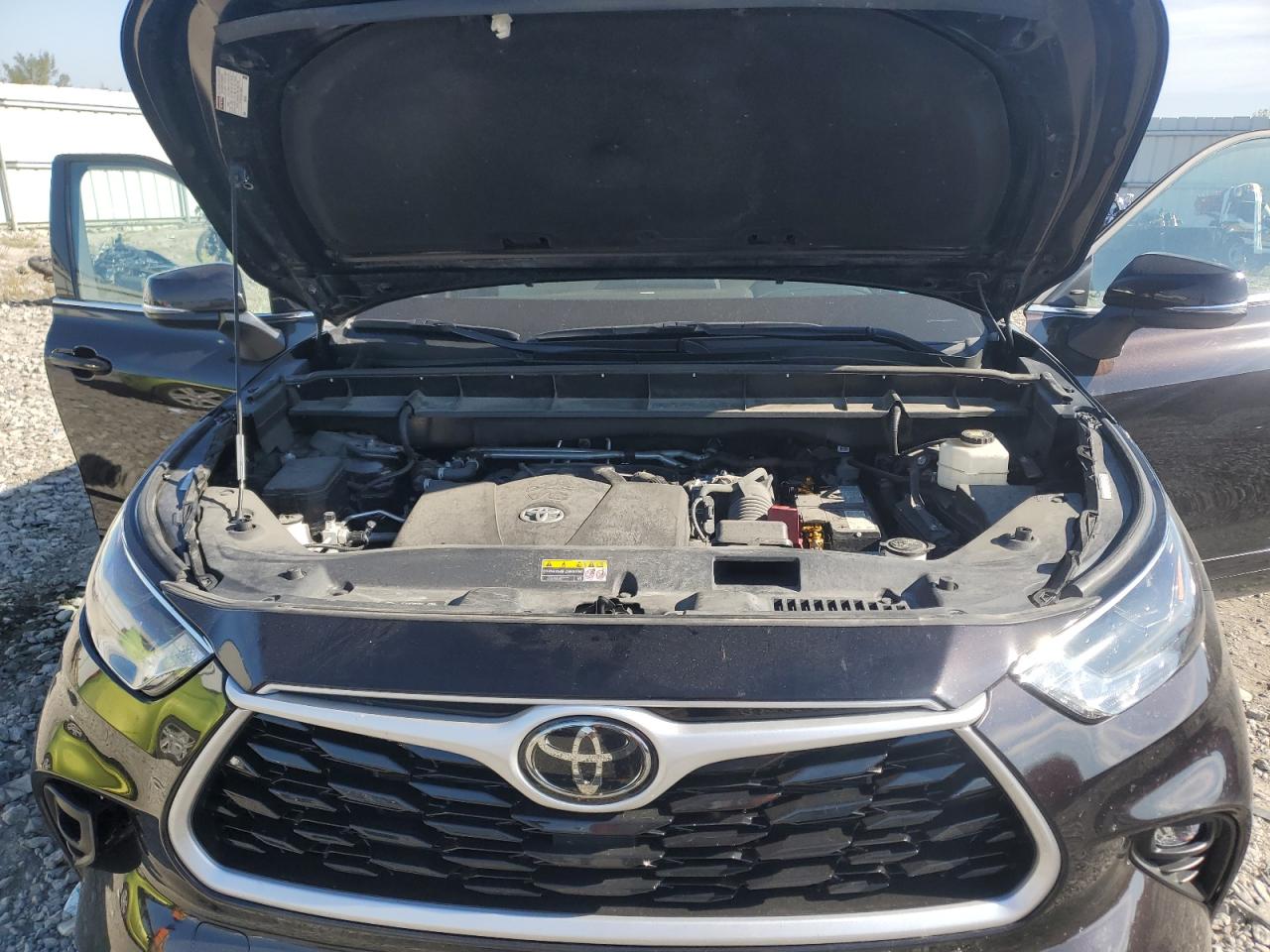 2022 TOYOTA HIGHLANDER XLE VIN:5TDHZRBH1NS228013