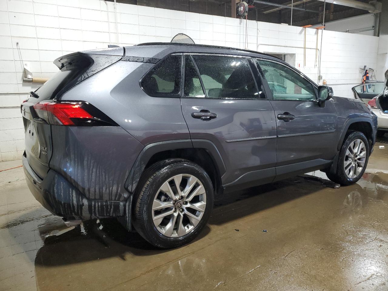 2024 TOYOTA RAV4 XLE PREMIUM VIN:2T3A1RFV3RC475063