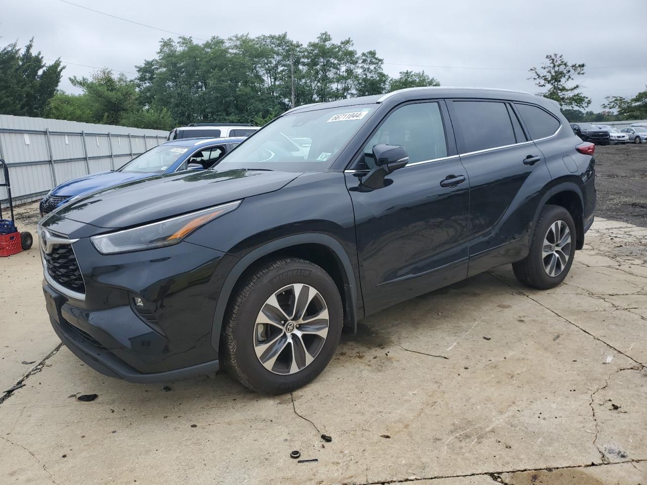 2022 TOYOTA HIGHLANDER XLE VIN:5TDGZRBH5NS574447