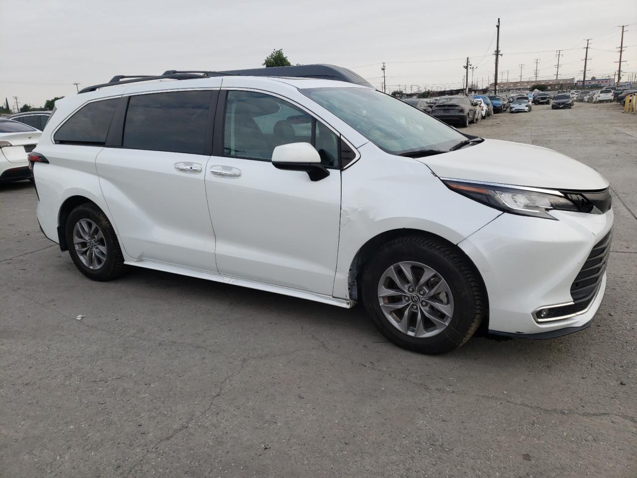 2022 TOYOTA SIENNA XLE VIN:5TDJRKEC2NS100923