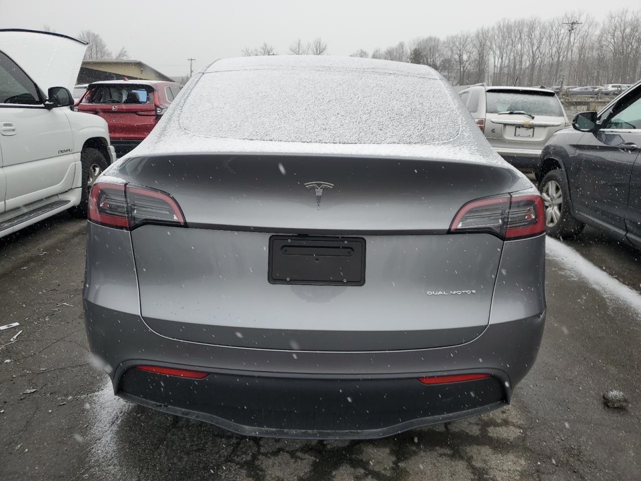 2024 TESLA MODEL Y  VIN:7SAYGAEE3RF185770