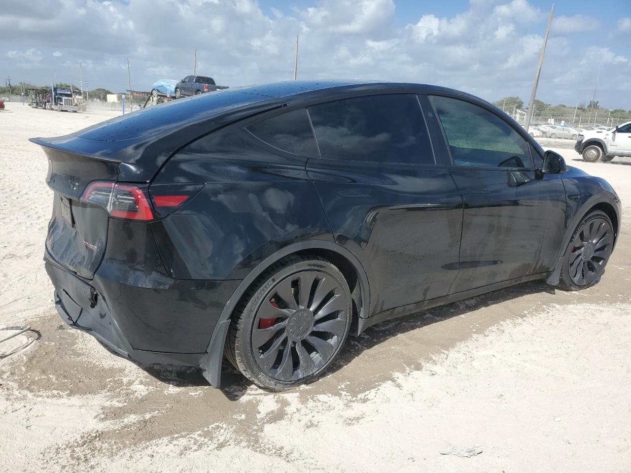 2023 TESLA MODEL Y  VIN:7SAYGDEF4PF977952
