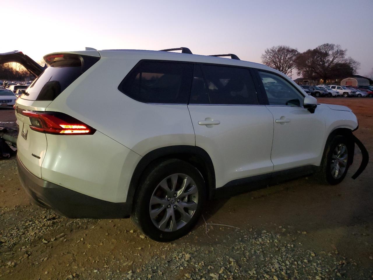 2024 TOYOTA GRAND HIGHLANDER XLE VIN:5TDAAAA59RS000526