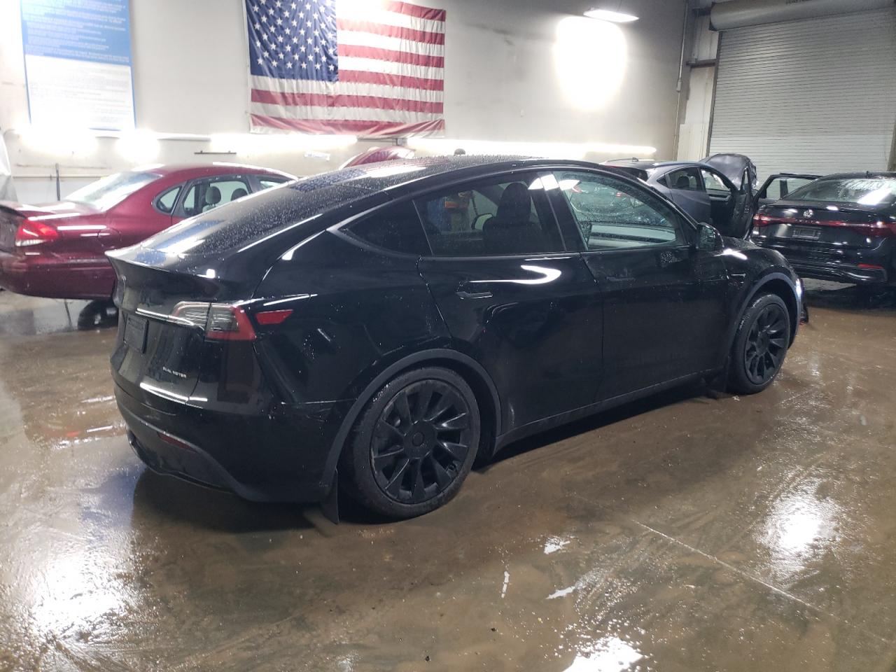 2024 TESLA MODEL Y  VIN:7SAYGAEE9RF111091