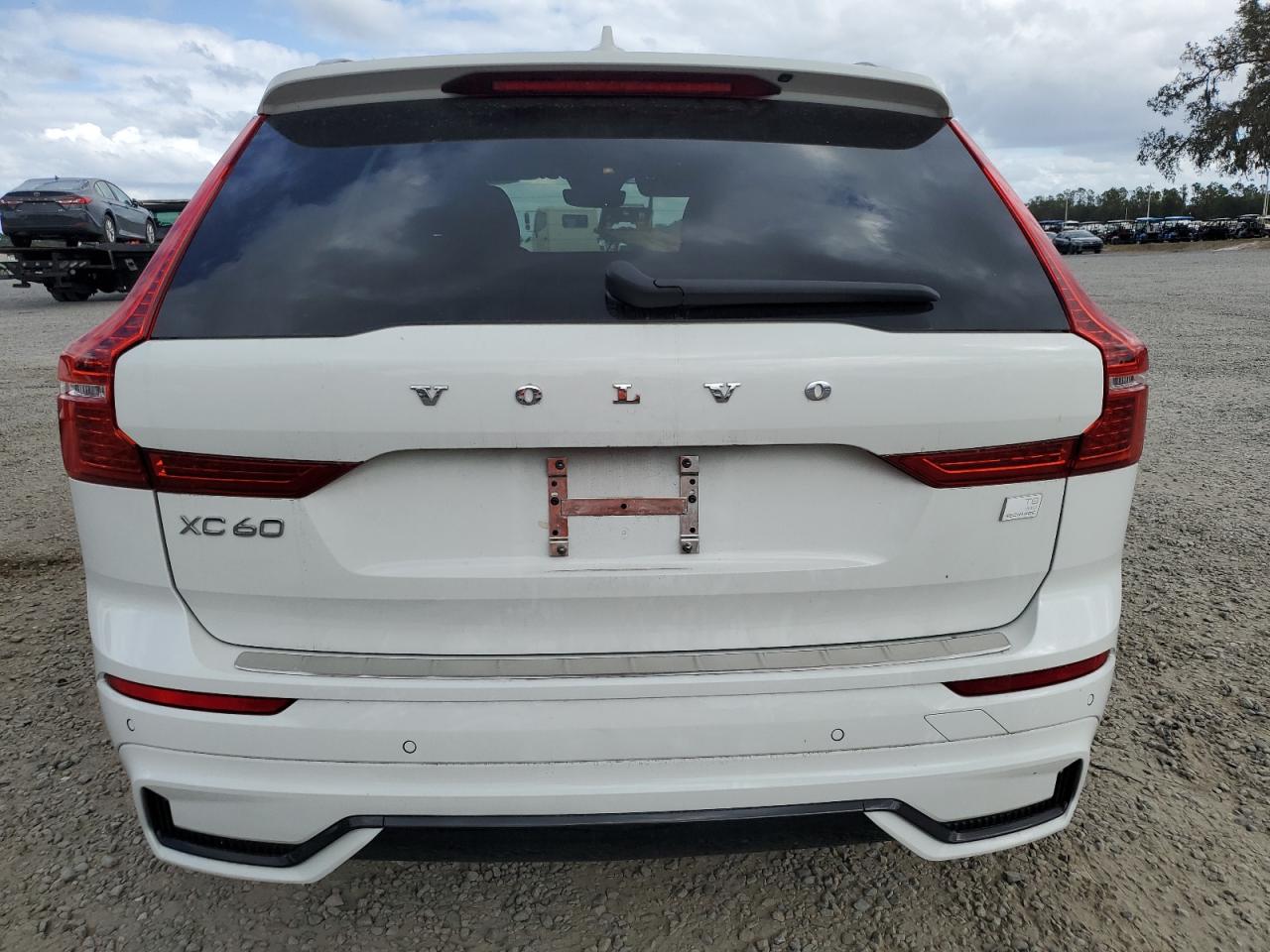 2022 VOLVO XC60 T8 RECHARGE R-DESIGN VIN:YV4H60DM5N1032035
