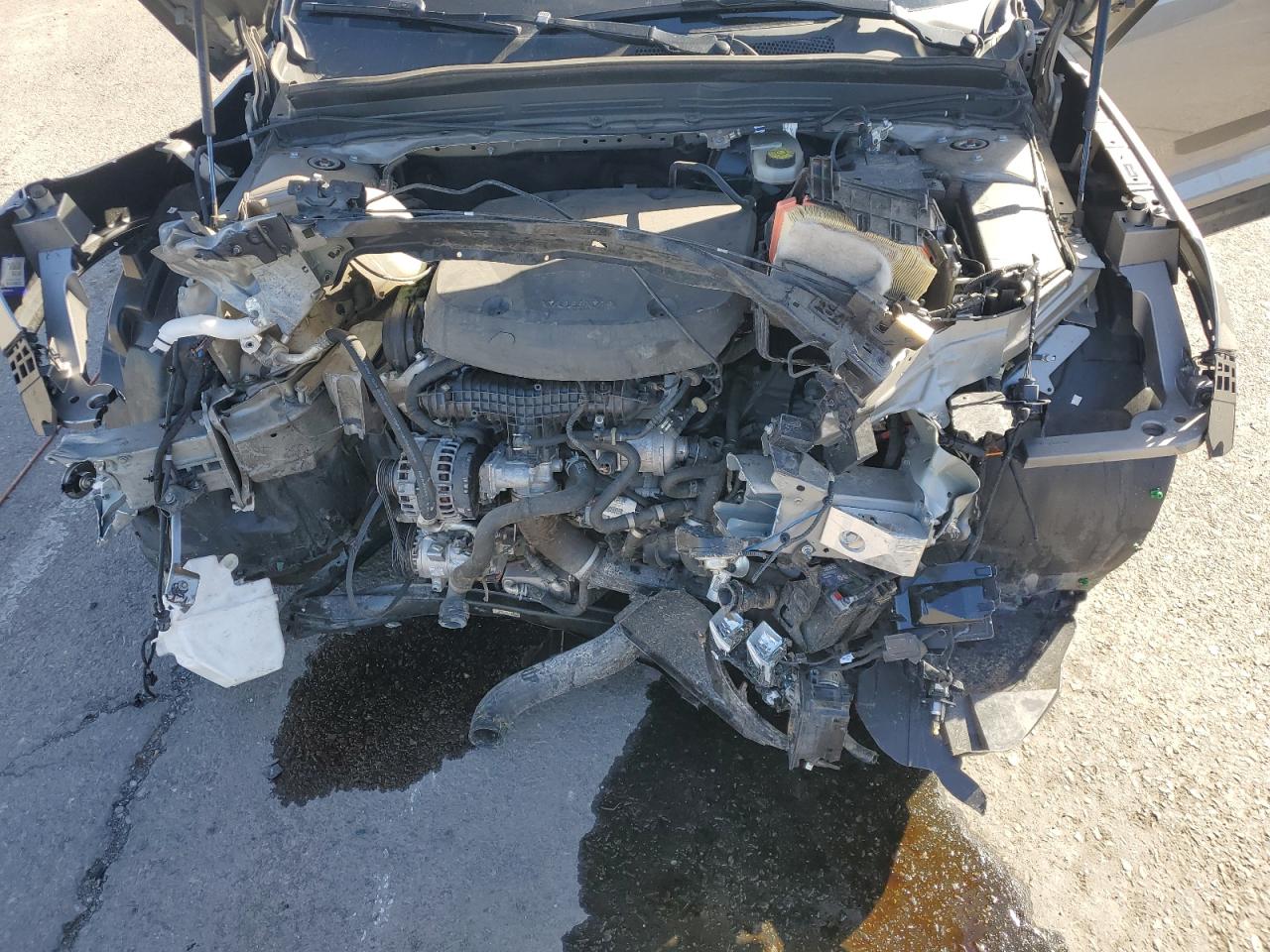 2022 VOLVO XC40 T5 R-DESIGN VIN:YV4162UM4N2741725