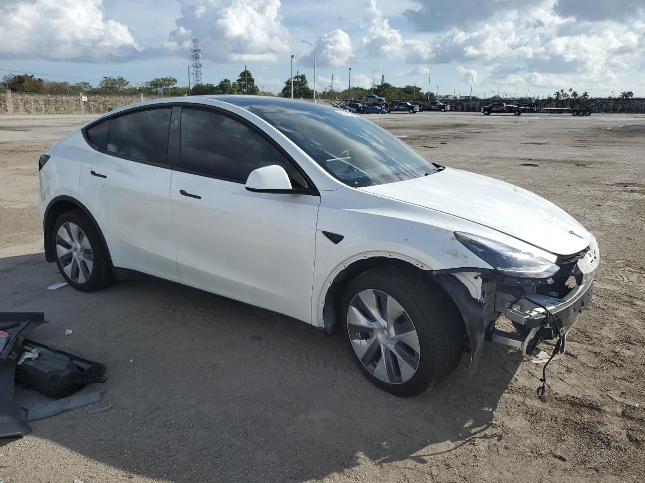 2024 TESLA MODEL Y  VIN:7SAYGDEE1RA282416