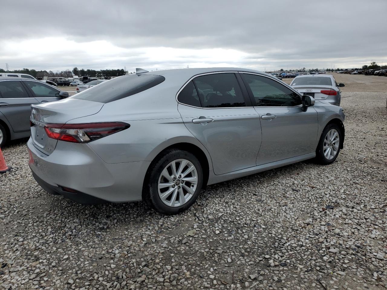 2022 TOYOTA CAMRY LE VIN:4T1C11AKXNU632273