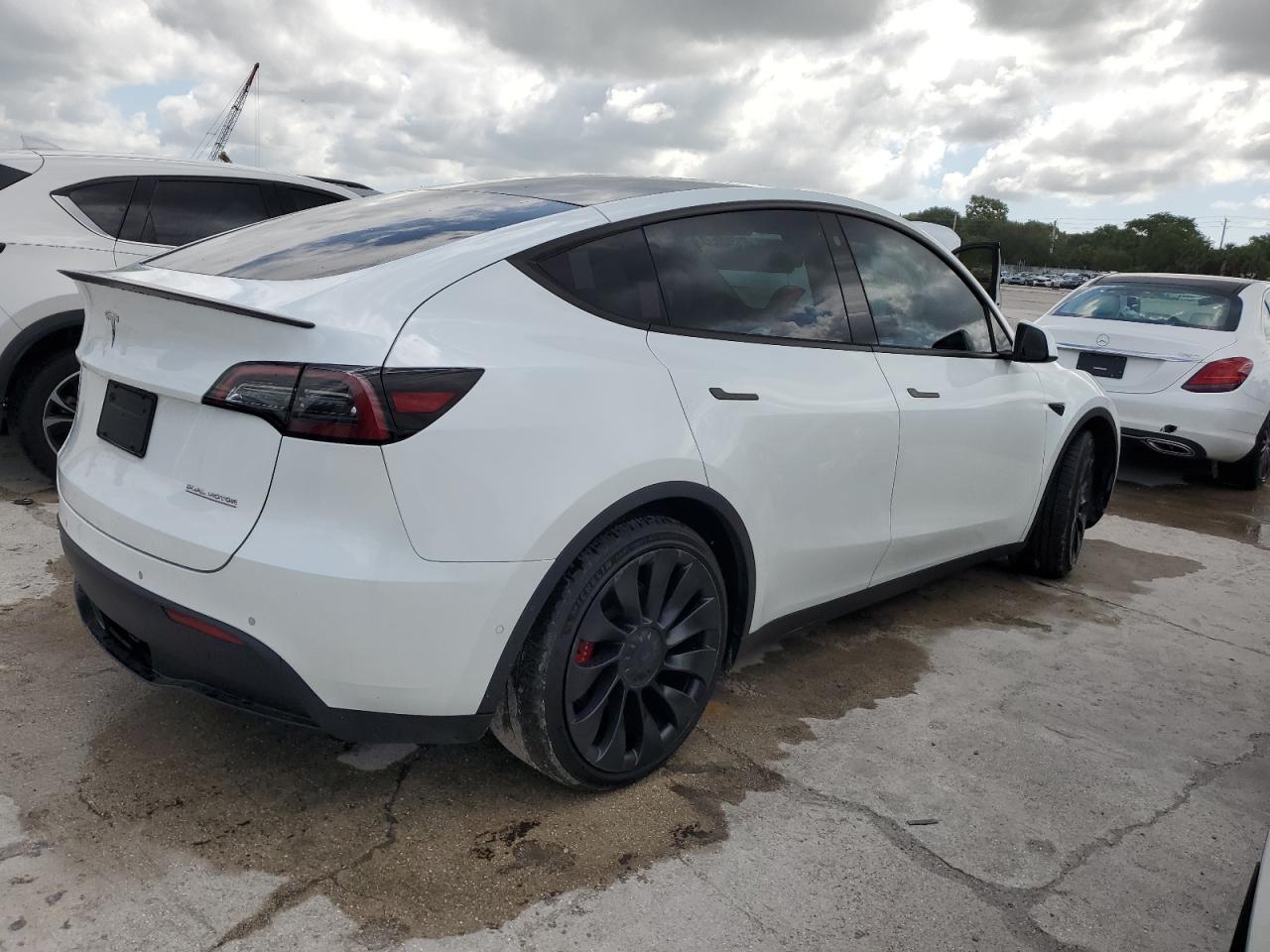 2022 TESLA MODEL Y  VIN:7SAYGDEFXNF372346