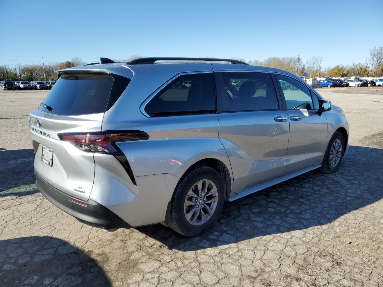 2023 TOYOTA SIENNA XLE VIN:5TDJRKEC8PS173958