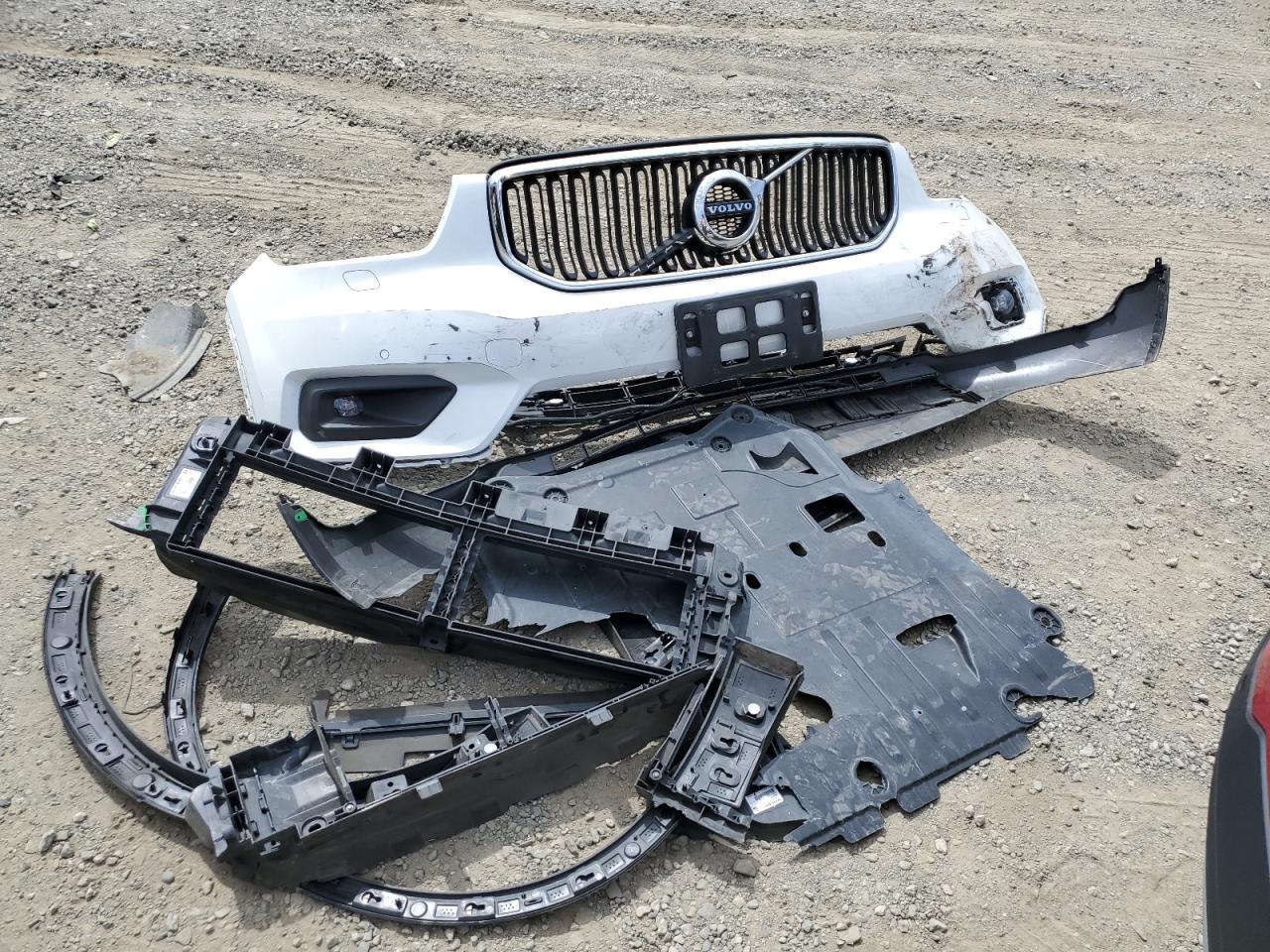 2022 VOLVO XC40 T5 MOMENTUM VIN:YV4162UK0N2647095