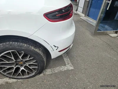 2016 Porsche Macan VIN: