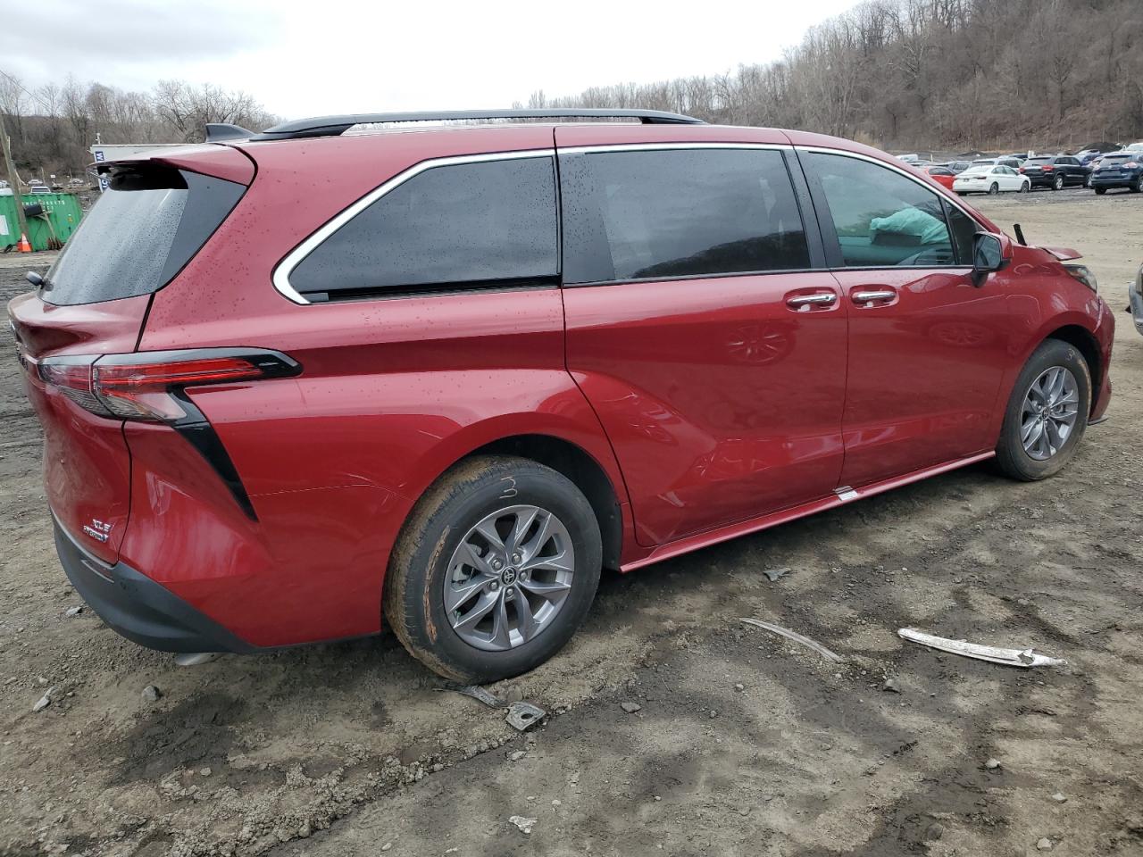 2022 TOYOTA SIENNA XLE VIN:5TDYRKEC8NS130037