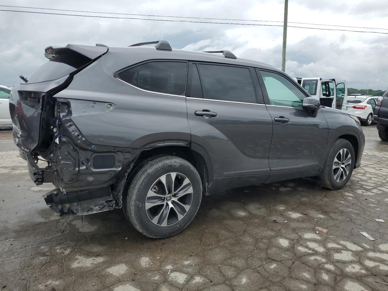 2022 TOYOTA HIGHLANDER XLE VIN:5TDGZRBH3NS582935