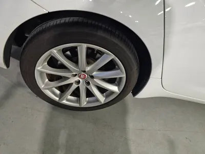 2016 Jaguar XJ VIN: