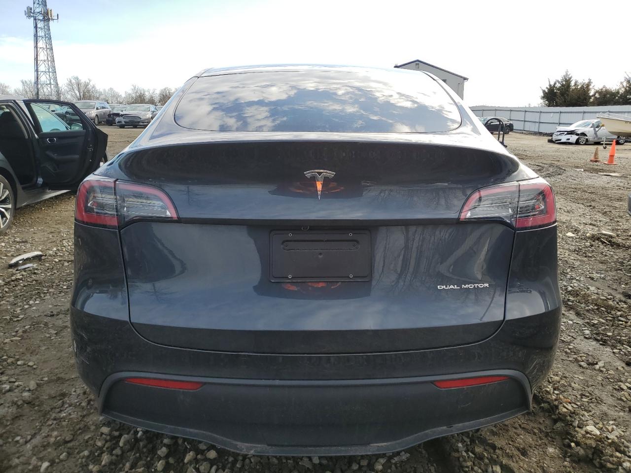 2024 TESLA MODEL Y  VIN:7SAYGAEEXRF990438