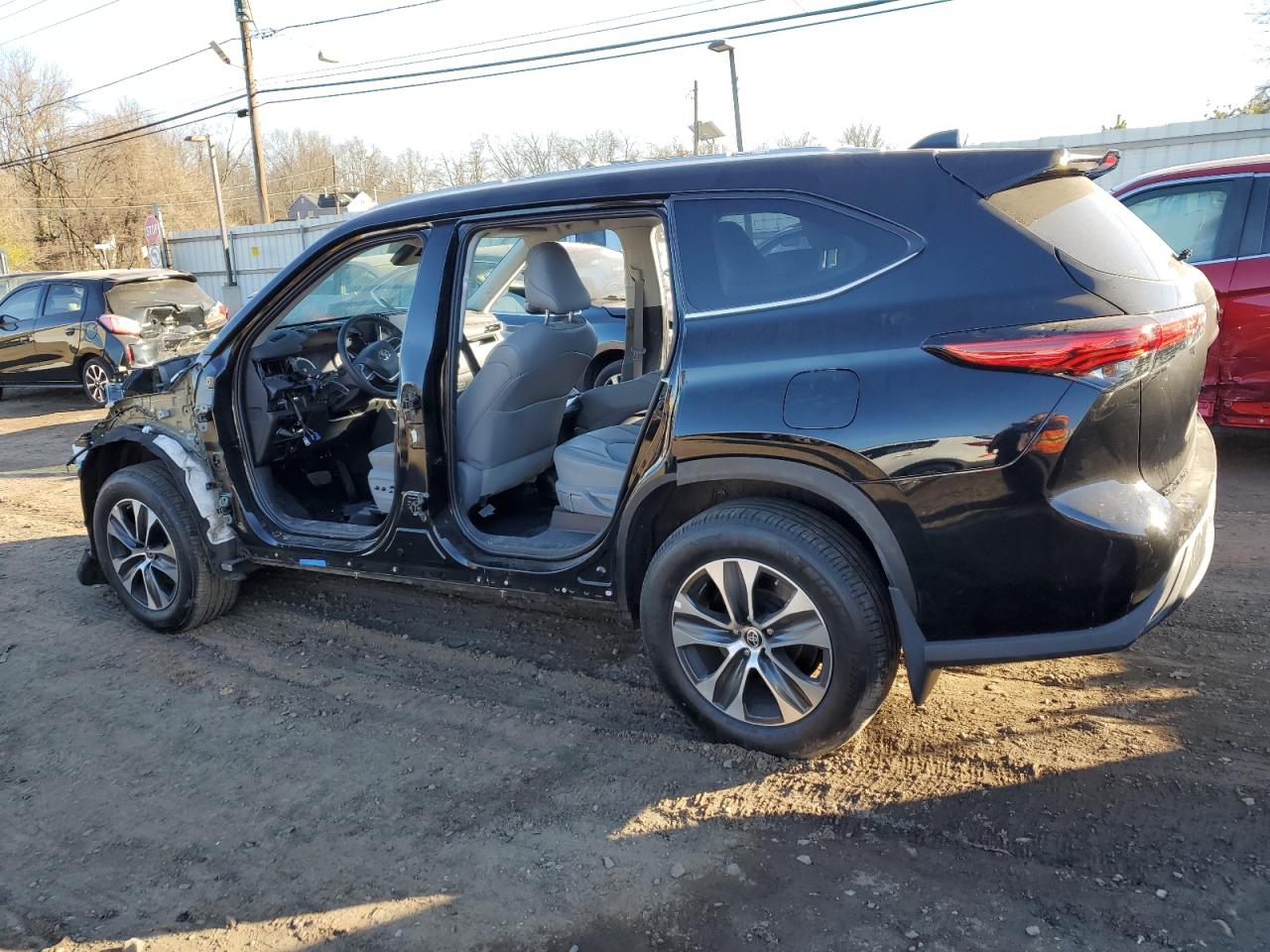 2022 TOYOTA HIGHLANDER XLE VIN:5TDGZRBH3NS591053