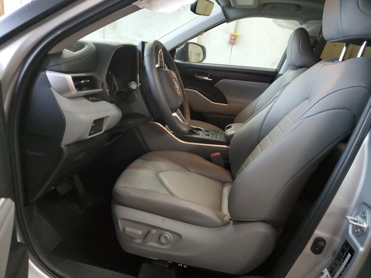 2022 TOYOTA HIGHLANDER XLE VIN:5TDGZRBH3NS590470