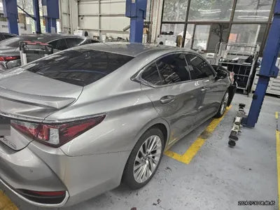 2019 Lexus ES 300 VIN: