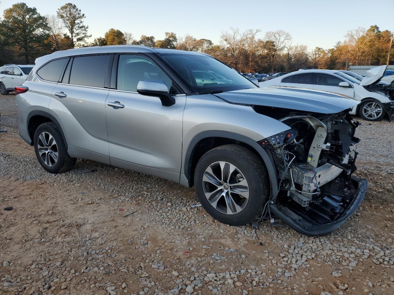2022 TOYOTA HIGHLANDER XLE VIN:5TDGZRAH5NS140157