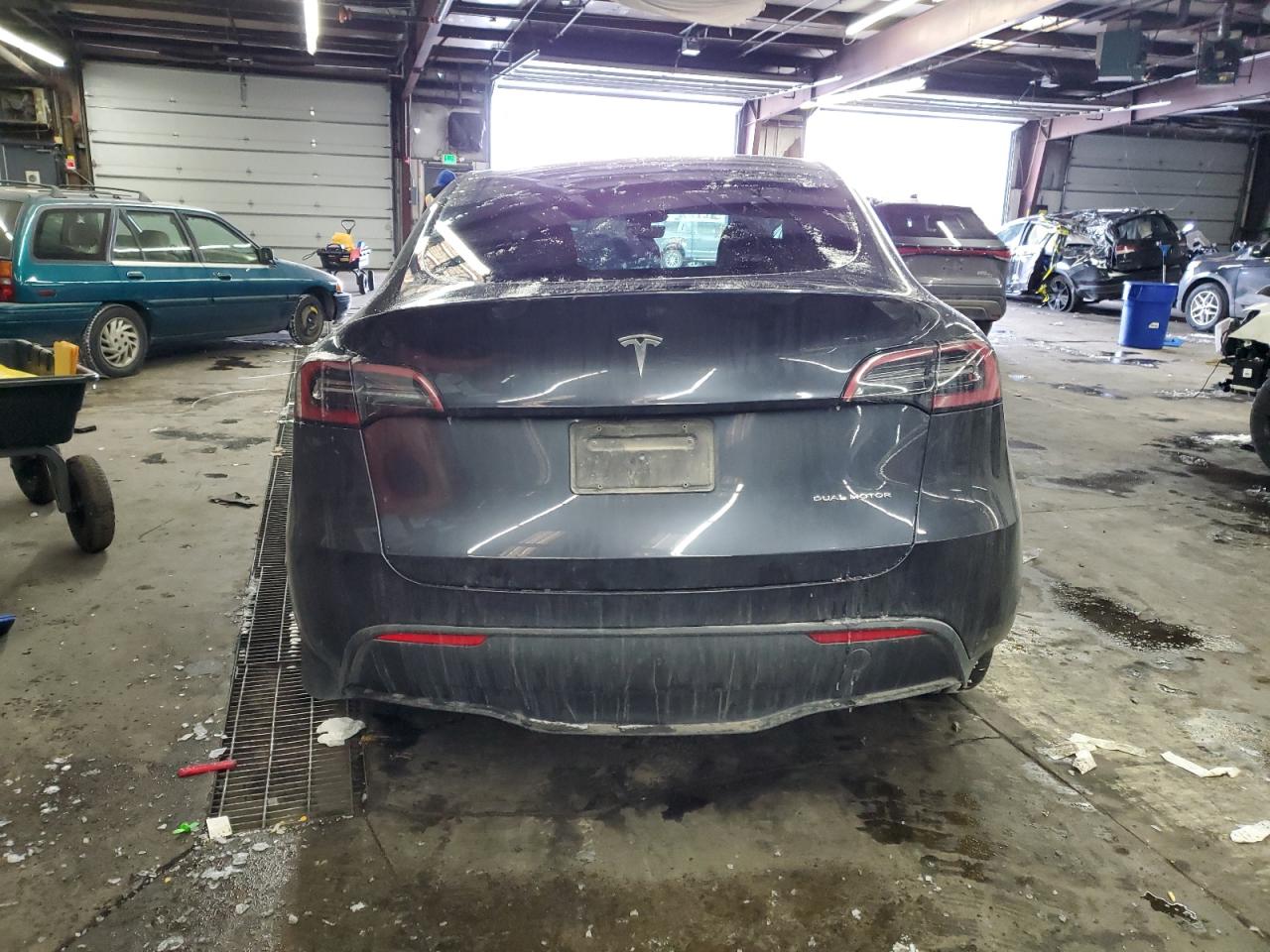2024 TESLA MODEL Y  VIN:7SAYGDEE8RA252099