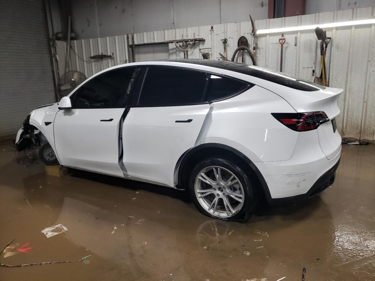 2024 TESLA MODEL Y  VIN:7SAYGDEE8RA278363