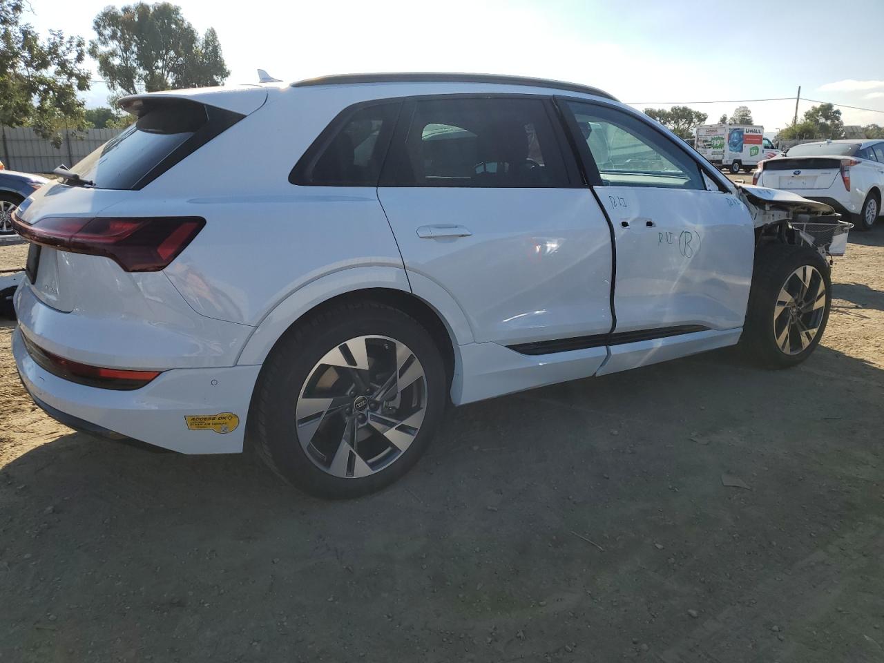 2022 AUDI E-TRON PREMIUM VIN:WA1AAAGE6NB023829