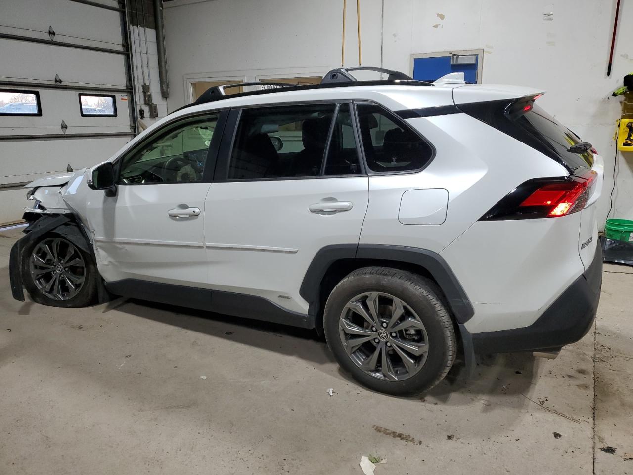 2024 TOYOTA RAV4 XLE PREMIUM VIN:JTMB6RFV8RJ043054