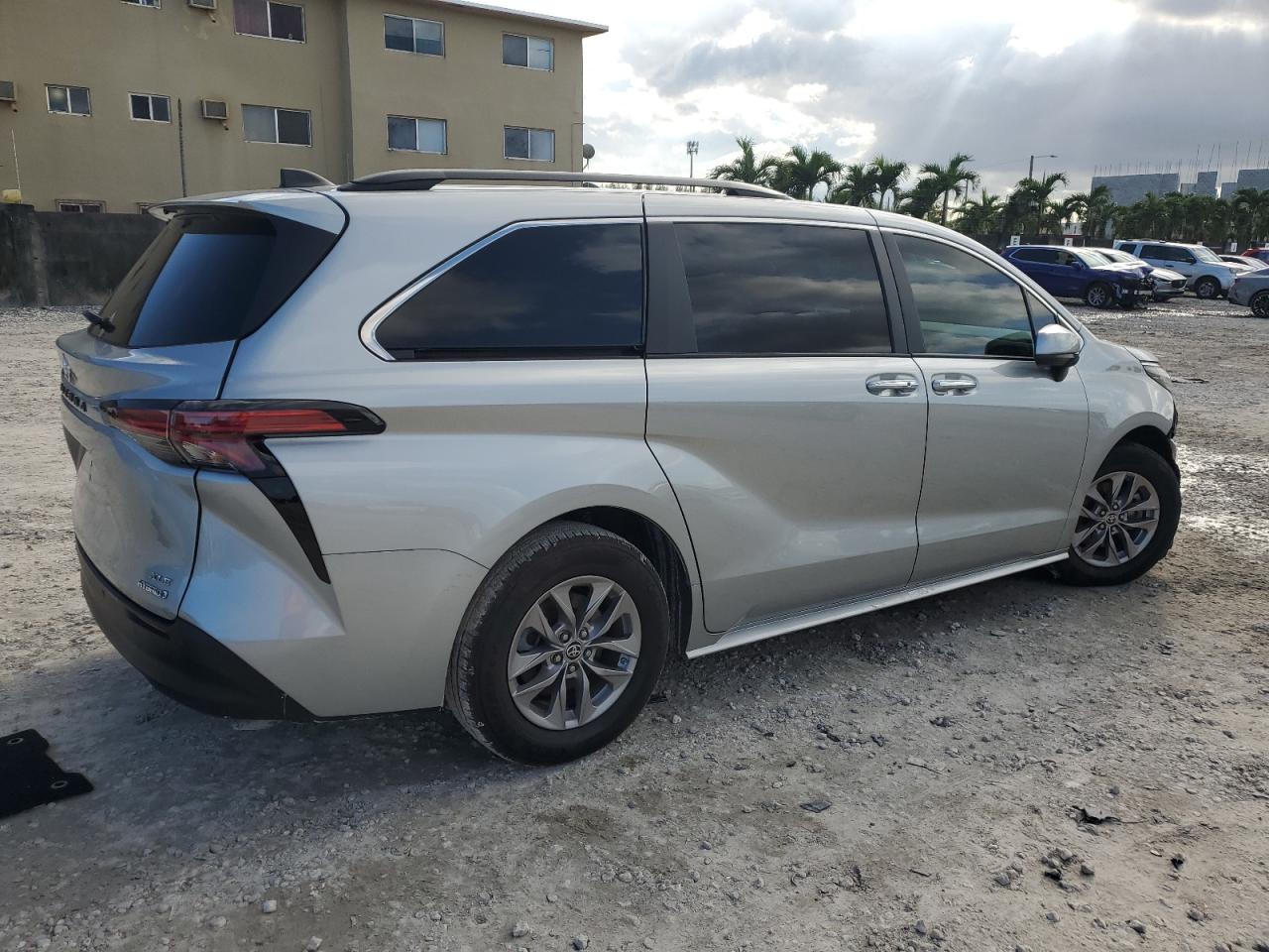 2022 TOYOTA SIENNA XLE VIN:5TDYRKECXNS116933