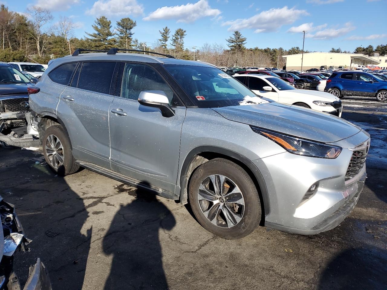 2022 TOYOTA HIGHLANDER XLE VIN:5TDGZRBH7NS588706