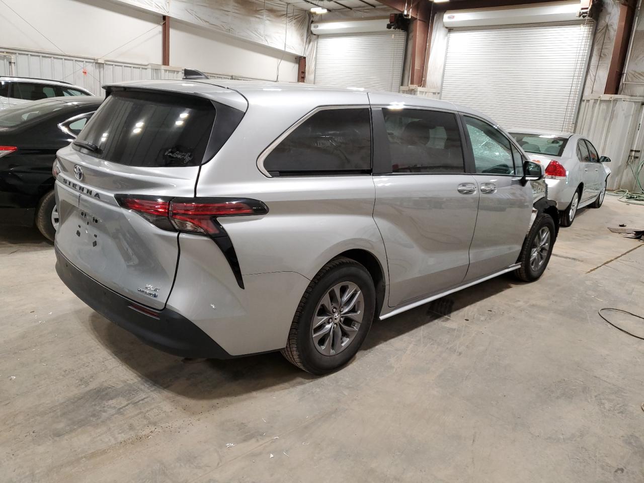 2022 TOYOTA SIENNA XLE VIN:5TDYRKEC9NS081950