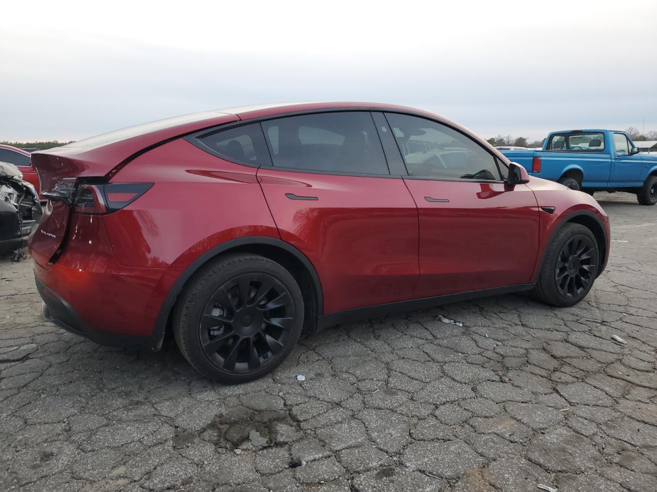 2024 TESLA MODEL Y  VIN:7SAYGDEE4RA223490