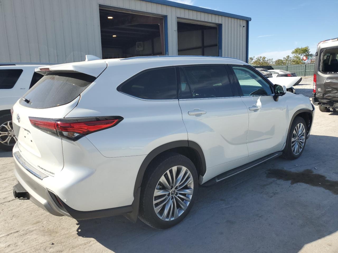2023 TOYOTA HIGHLANDER L VIN:5TDKDRBH6PS005943