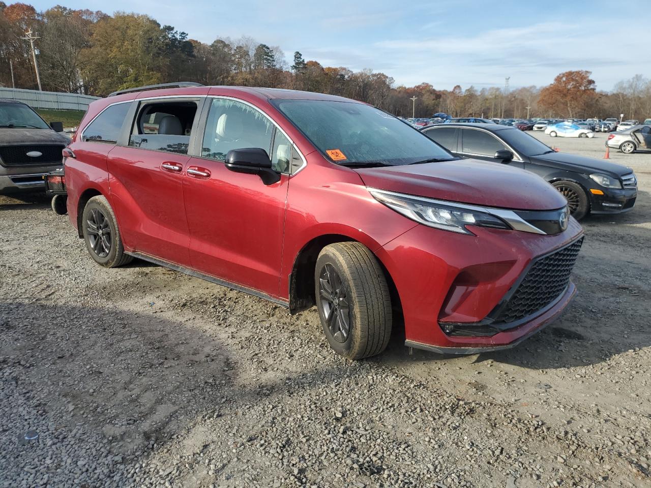 2024 TOYOTA SIENNA XSE VIN:5TDXSKFC4RS112915