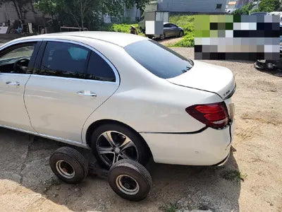 2017 Mercedes-Benz E 300 VIN: