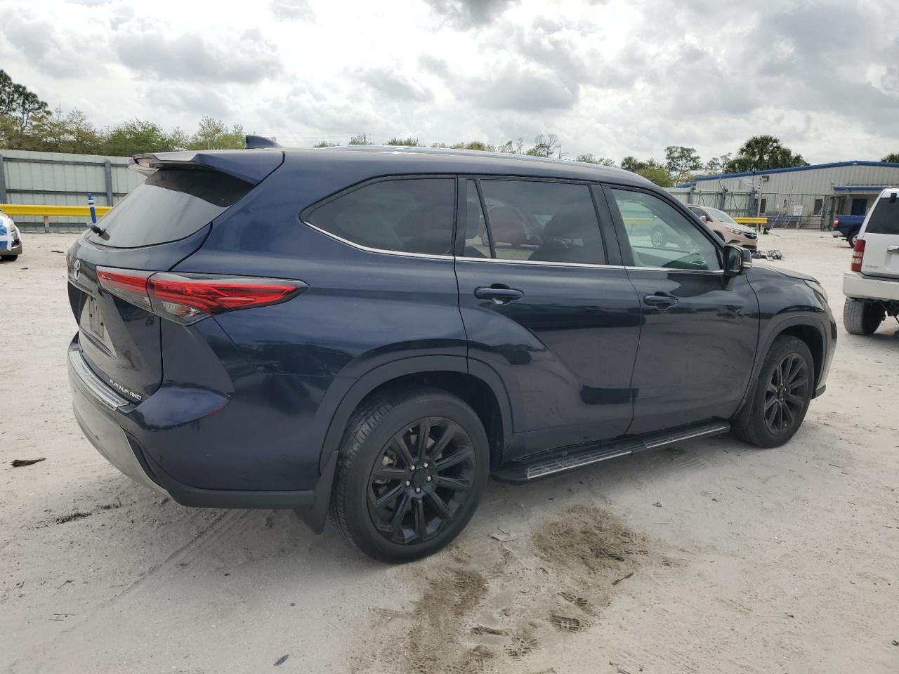 2022 TOYOTA HIGHLANDER PLATINUM VIN:5TDFZRBH9NS185368