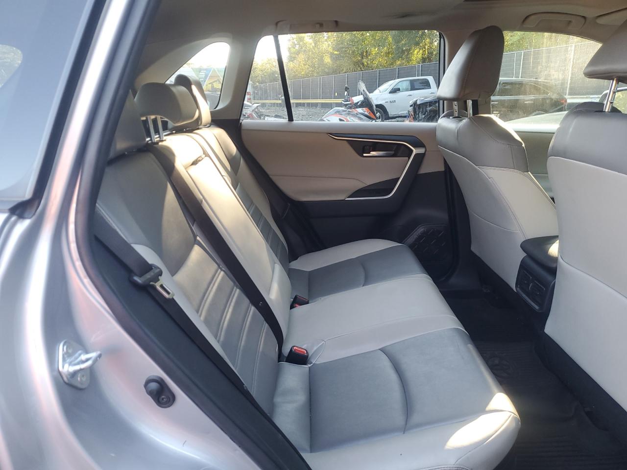 2022 TOYOTA RAV4 XLE PREMIUM VIN:JTMB6RFV5ND048950