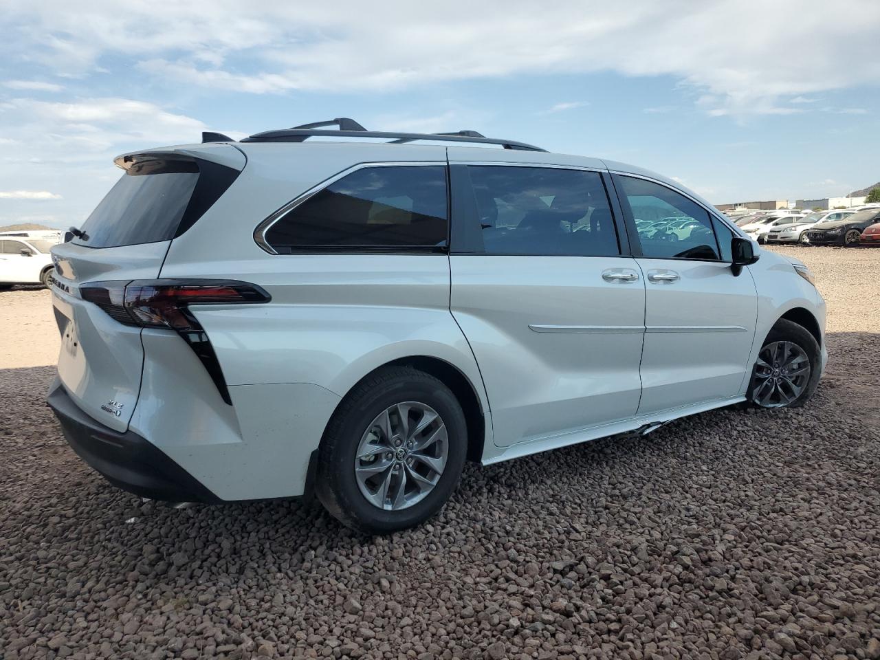2023 TOYOTA SIENNA XLE VIN:5TDYRKEC6PS175822