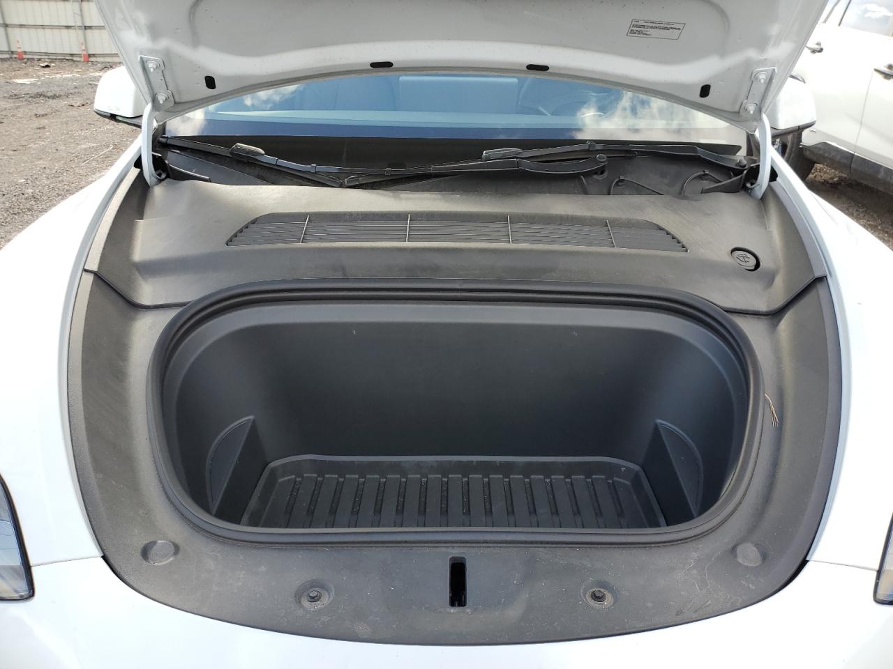 2023 TESLA MODEL Y  VIN:7SAYGDEE7PF674655