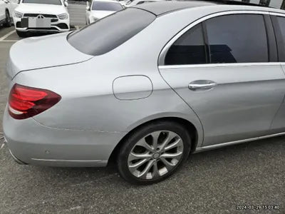 2017 Mercedes-Benz E 300 VIN: