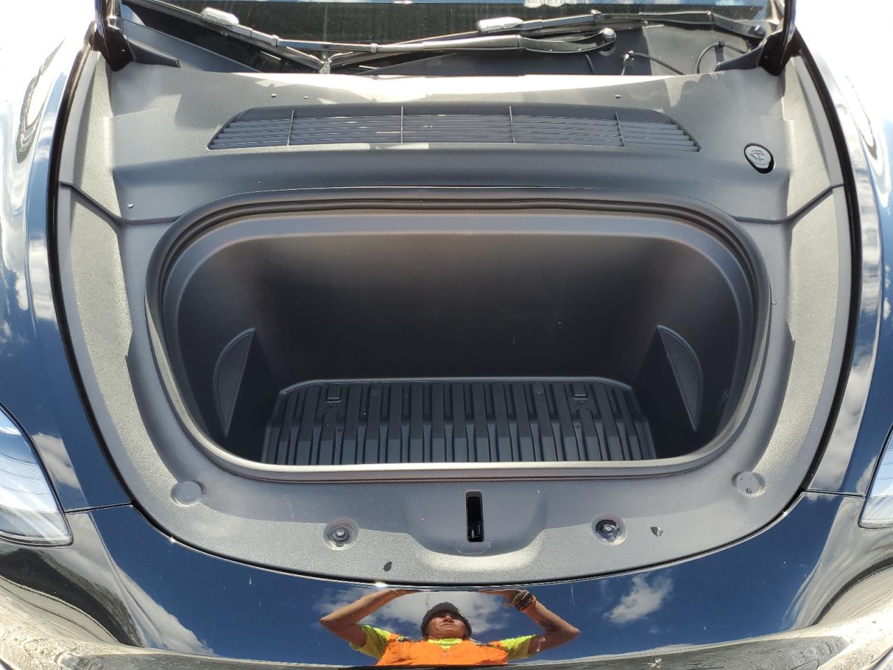 2024 TESLA MODEL Y  VIN:7SAYGDEE0RA241839