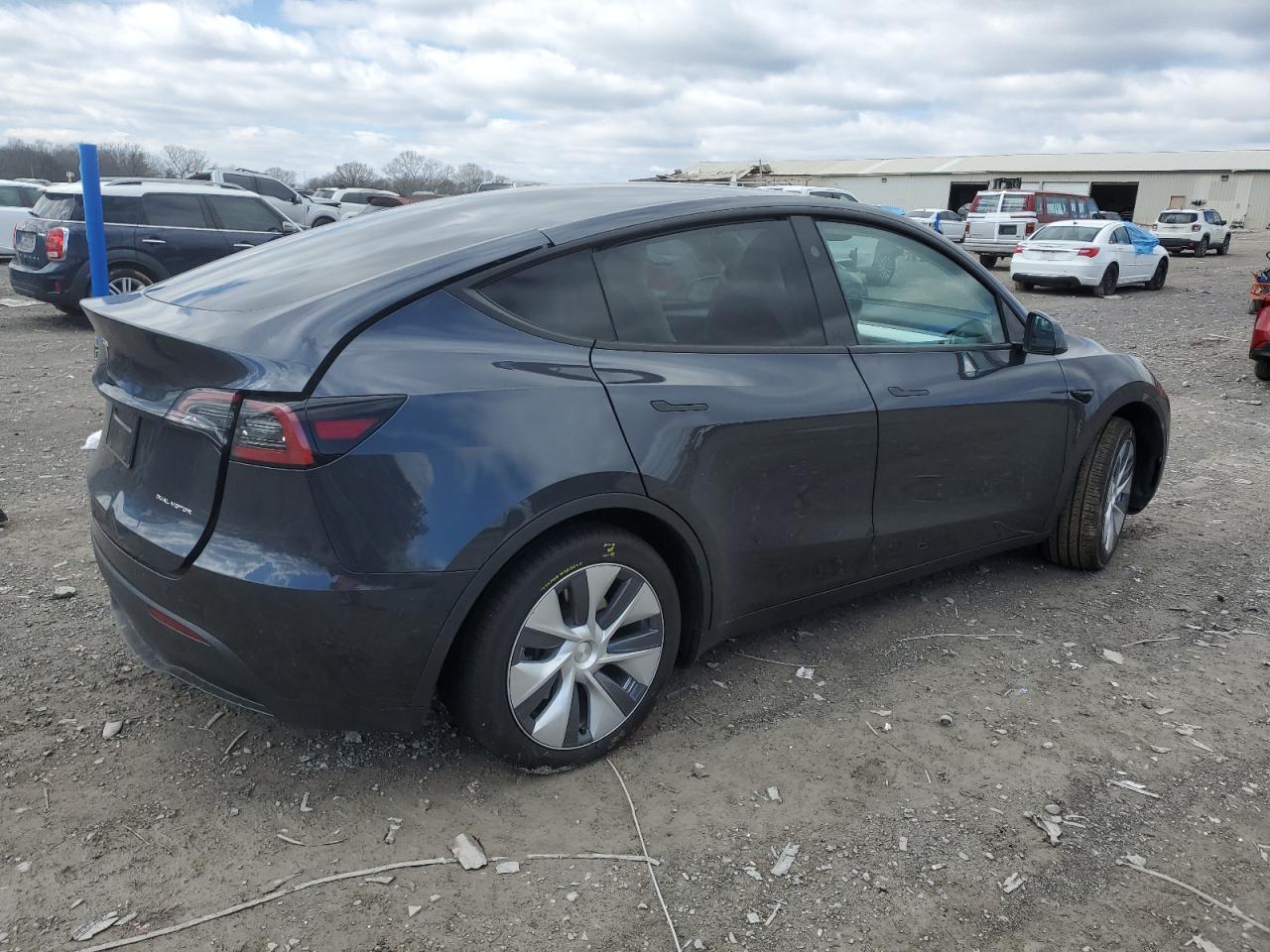 2024 TESLA MODEL Y  VIN:7SAYGDEE6RA239271