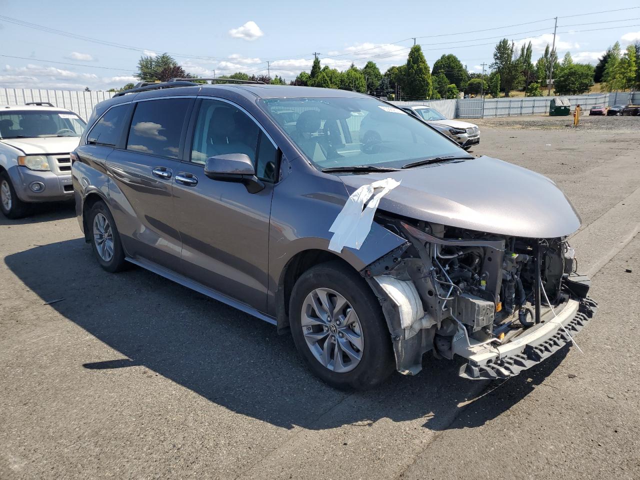 2022 TOYOTA SIENNA XLE VIN:5TDYRKEC6NS091450