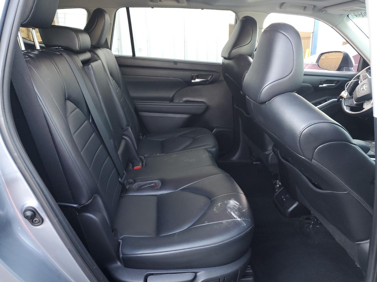 2022 TOYOTA HIGHLANDER XLE VIN:5TDGZRAH8NS094257