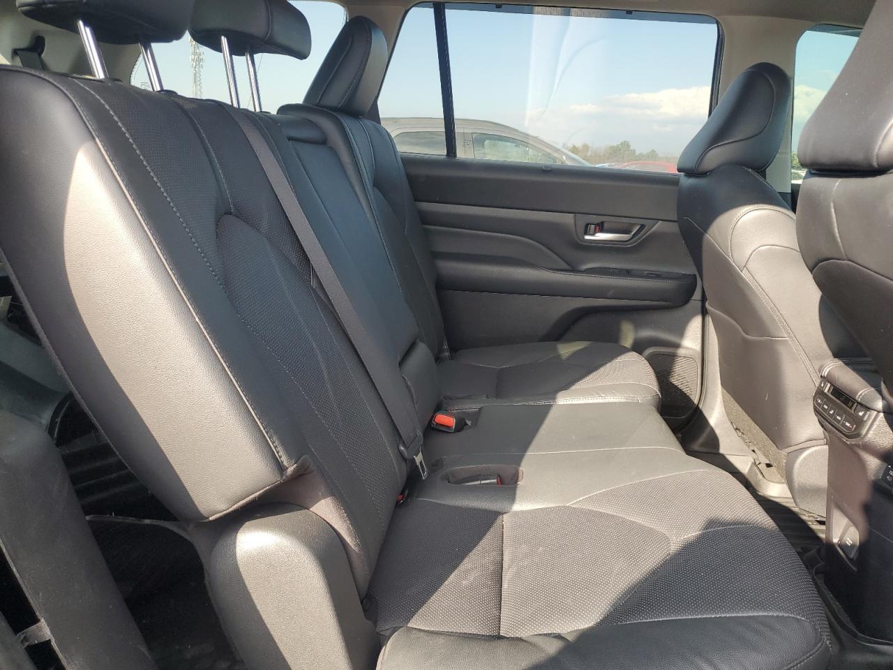2024 TOYOTA GRAND HIGHLANDER XLE VIN:5TDACAB57RS006656