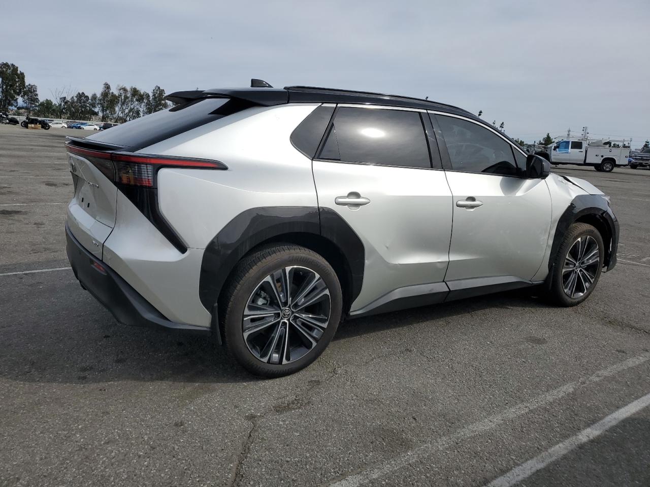 2023 TOYOTA BZ4X XLE VIN:JTMABACA7PA025037