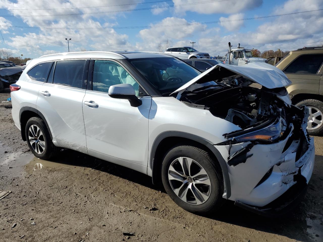 2022 TOYOTA HIGHLANDER XLE VIN:5TDGZRBH6NS592262