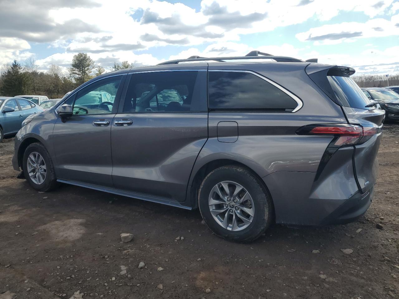 2022 TOYOTA SIENNA XLE VIN:5TDJSKFC4NS041571