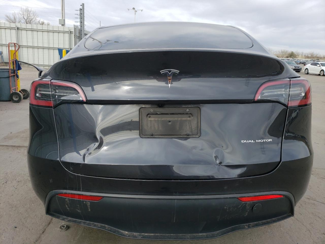 2024 TESLA MODEL Y  VIN:7SAYGAEE5RF038446